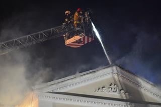 Pożar kamienicy w Sopocie. Wiatr przeszkadzał strażakom 