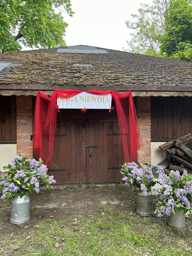 Aldona Wleklak promowała trzecią część "Sagi niewoli" w Wielkopolsce. Kto przyszedł jej pogratulować?