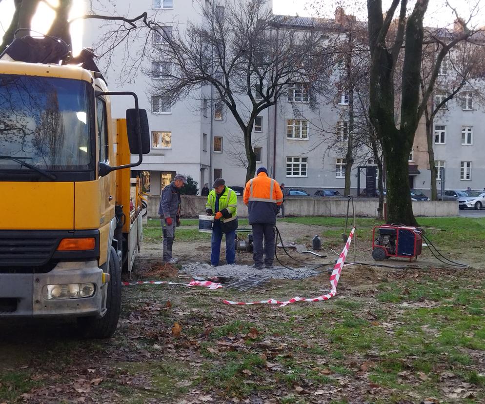 Usunięcie pomnika ks. Idziego Radziszewskiego ze skweru im. abp. J. Życińskiego