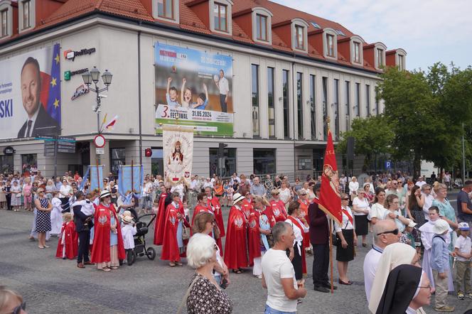 Boże Ciało 2024. Tłumy wiernych przeszły w procesji ulicami Białegostoku