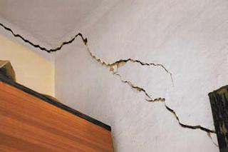 Zalany dom: co zrobić z zalaną podłogą, stropem, ścianami?