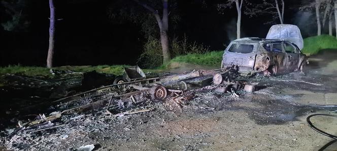 Pożar przyczepy kempingowej i samochodu w powiecie gostyńskim