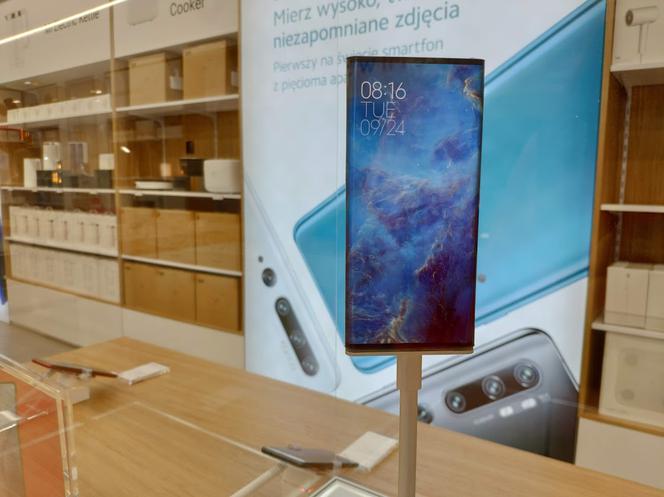 Xiaomi prezentuje rewolucyjny smartfon Mi Mix Alpha na otwarciu Mi Store w Galerii Mokotów [ZDJĘCIA]