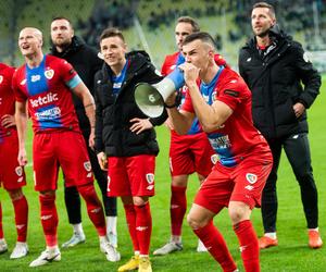 Piast dwa razy zaskoczył w stolicy! Tak znalazł sposób na Legię, w roli głównej kadrowicz [WIDEO]