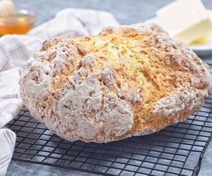 Bez drożdży, cukru czy jajek. Ten chleb nie potrzebuje wyrastania