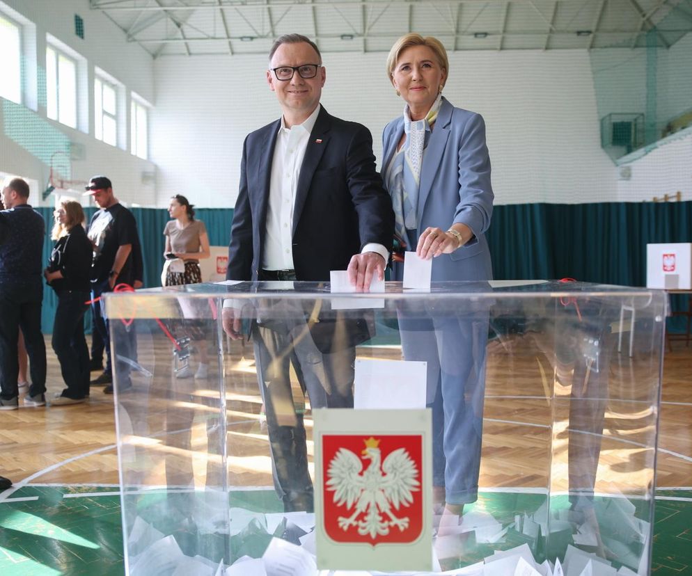 Andrzej Duda z żoną oddali głos w Krakowie w wyborach prezydenckich 2025. Prezydent apeluje o wysoką frekwencję 