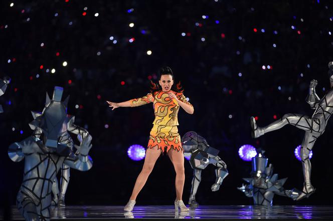Katy Perry na Super Bowl 2015: Jeden wieczór - 3 kreacje. W której wyglądała najlepiej? Zobaczcie!