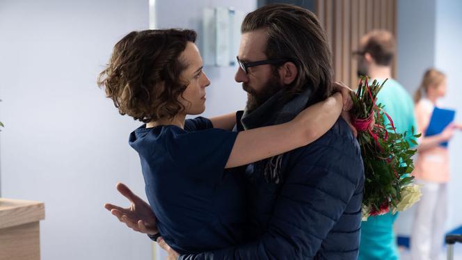 Na dobre i na złe, odc. 739. Bart (Piotr Głowacki), Julka (Aleksandra Hamkało)