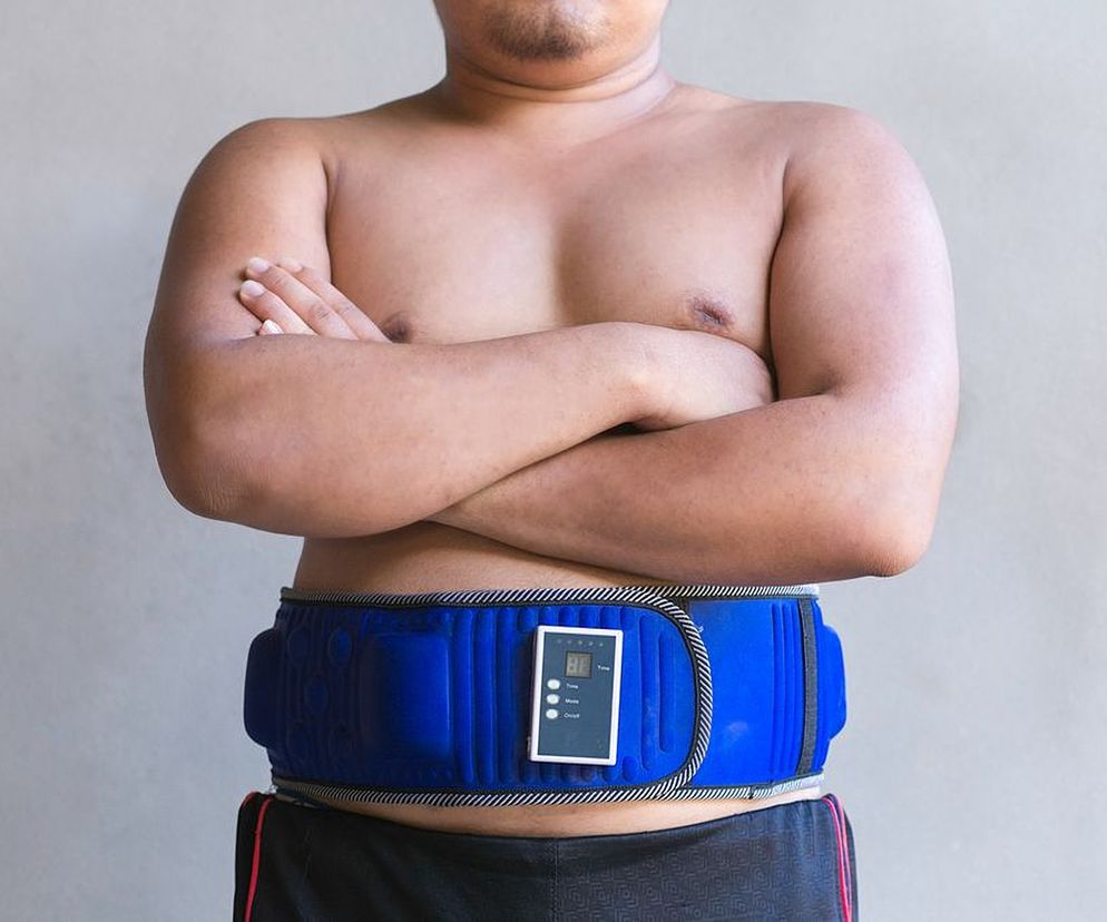 Pas wibrujący nie zapewni spektakularnych efektów w odchudzaniu - może za to wpłynąć na jędrność skóry.