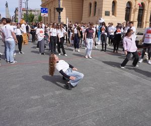 Pochód Juwenaliowy Łódzkich Uczelni. Studenci przejęli Łódź! [ZDJĘCIA]