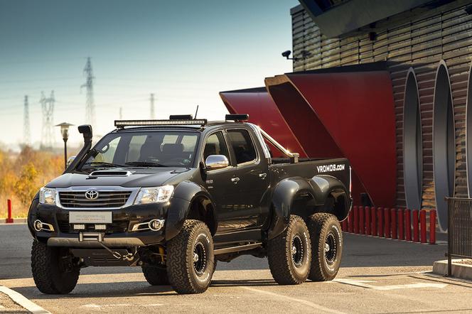 Toyota Hilux 6x6