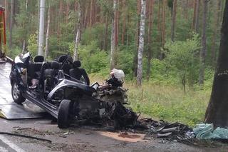 Wielkopolskie: Młoda kobieta wjechała w drzewo! Zginęła na miejscu