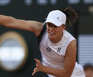 O której gra Iga Świątek mecz dzisiaj Ćwierćfinał Roland Garros Polka dziś gra wcześnie! KIEDY gra Iga Świątek - Coco Gauff O której godzinie mecz Świątek dzisiaj w Paryżu
