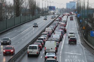 Motoryzacja w 2025 roku. Jeden trend zdominuje branżę 