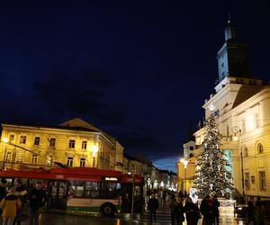 Drugi dzień świąt w centrum Lublina. Deszczowa pogoda nie odstraszyła spacerowiczów!