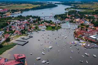 Sinice na Mazurach. Popularne wśród turystów kąpielisko zamknięte