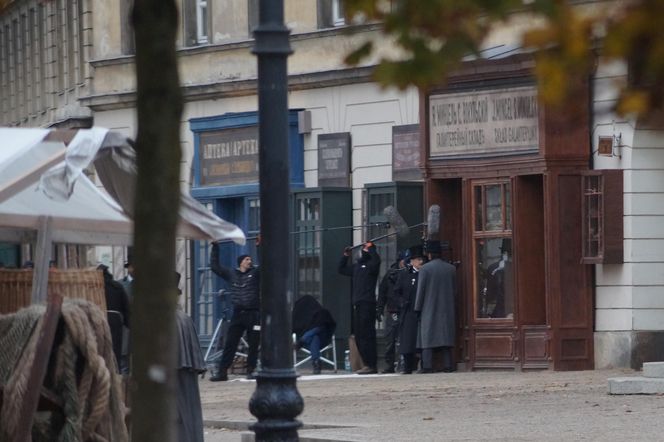 Gwiazdy marzną na planie "Lalki"