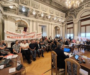 Protest mieszkańców sprzeciwiających się budowie wschodniej obwodnicy Tarnowa na granicy z Wolą Rzędzińską