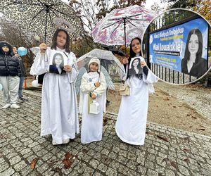 Nawet niebo płacze po zamordowanej Mai. Widok białych aniołków porusza do łez  