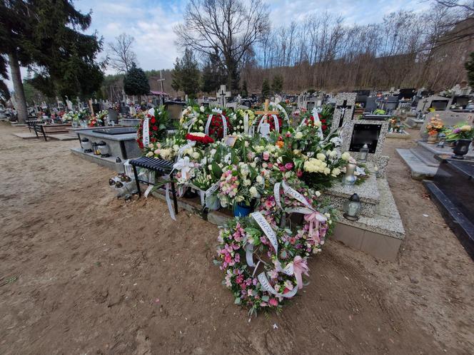 Morze kwiatów na grobie Marty i Nel. 34-latka w zaawansowanej ciąży zmarła w tajemniczych okolicznościach