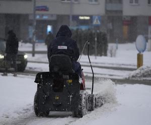 Śnieżyce przechodzą nad Polską. W Warszawie ogłoszono akcję ALFA