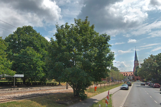 Torowisko na Uniwersyteckiej – Toruń bez niego stanąłby w korkach. Czy zamieni się w parking?