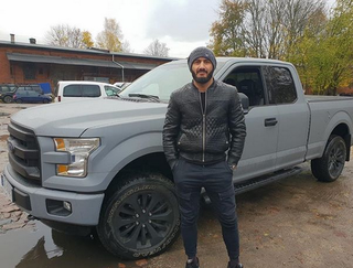 Mamed Khalidov i jego Ford F150