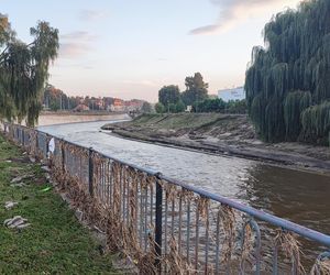 Kłodzko, Promenada, rzeka Nysa Kłodzka, wrzesień 2024 