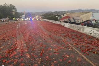 Mordercze pomidory na autostradzie. Sparaliżowały ruch, to cud, że nikt nie zginął!