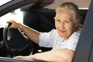 Rekordzistka zrobiła prawo jazdy w wieku 76 lat. Osoby starsze są bardziej dokładne