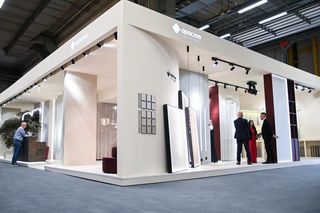 Kolekcje, które pobudzają zmysły: premiera nowości Opoczno na Cersaie 2025