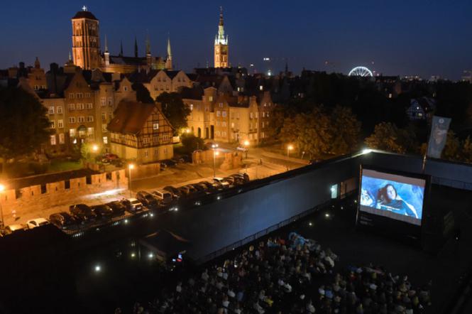 Kino na dachu teatru w Gdańsku