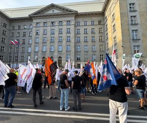 Paraliż w Katowicach. Rozpoczął się protest górników i hutników. Stal się hartuje, a rząd ją rujnuje