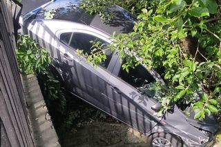 Pijany kierowca prawie wjechał do rzeki. Trzy zatrzymania kierowców pod wpływem aloholu w ciągu 24h. 