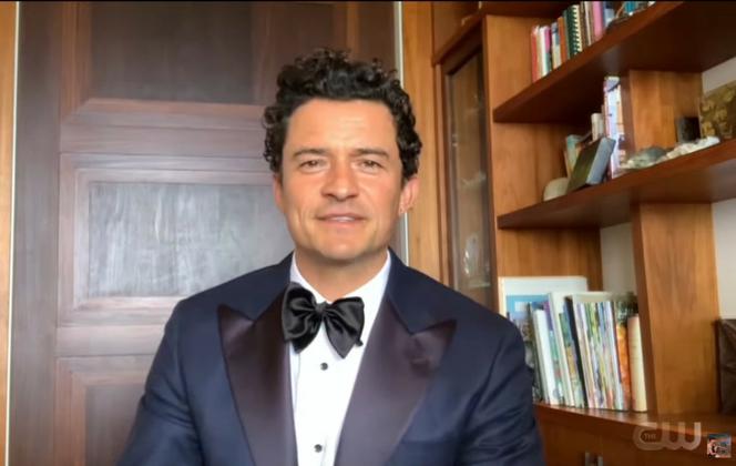 Orlando Bloom pływa z REKINEM. To nie jest kadr z filmu!