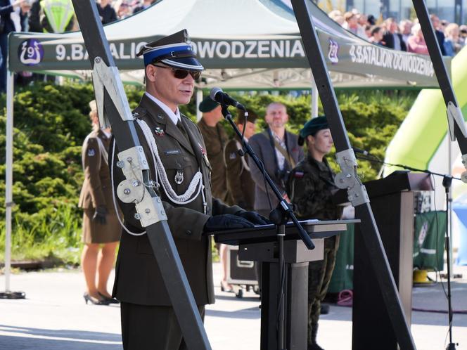 Ponad stu żołnierzy na Placu Solidarności w Olsztynie. Złożyli uroczystą przysięgę [ZDJĘCIA]