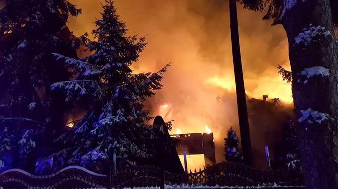 Pożar hotelu nad jeziorem Necko w Augustowie
