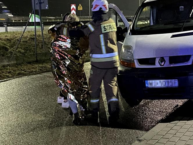 Z impetem wjechał w dzieci na poboczu, 13-latek walczy o życie