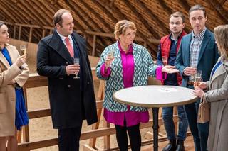 Barwy szczęścia odc. 2804. Natalia (Maria Dejmek), Klemens (Sebastian Perdek), Józefina Rawicz (Elżbieta Jarosik)	