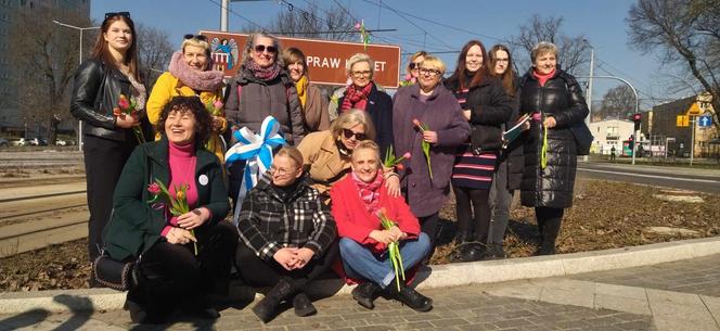 Rondo Praw Kobiet uroczyście otwarte w Toruniu. Prezent na 8 marca