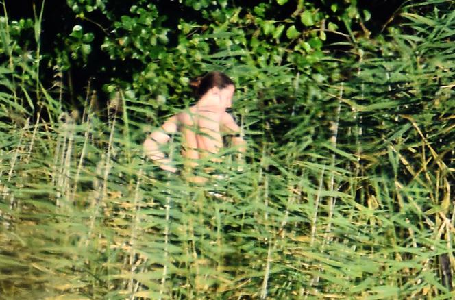 Kąpiele nago są silniejsze od Moniki