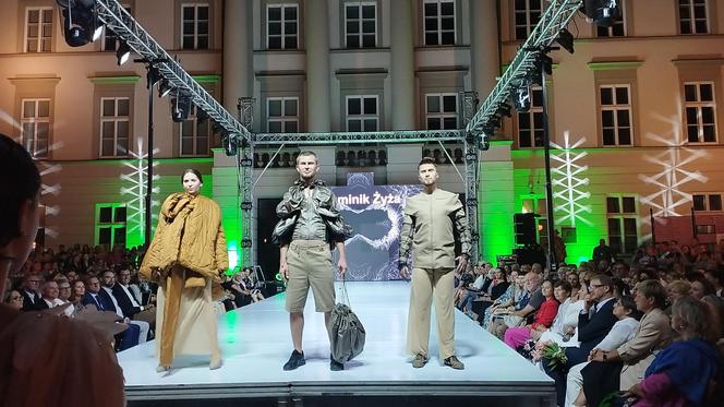 RADOM FASHION SHOW