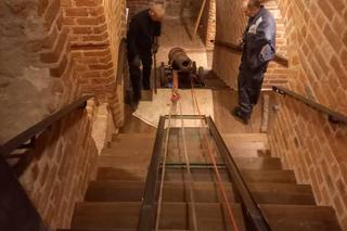   Z piwnic zamku w Lidzbarku Warmińskim wydobyto armatnie lufy. Będzie można je obejrzeć [ZDJĘCIA]