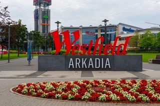 Wypadek na ruchomych schodach w galerii Arkadia. Poszkodowany 7-latek