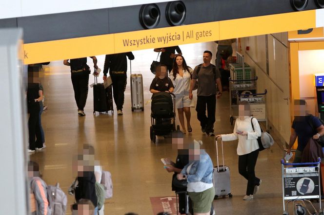 Marcin Hakiel z rodziną lecą na wakacje