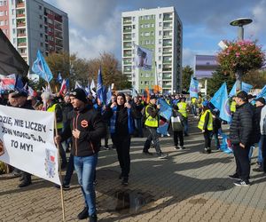 Hutnicy i koksownicy wyszli na ulice w Dąbrowie Górniczej. Apel do rządu o ratunek dla branży i tysięcy miejsc pracy