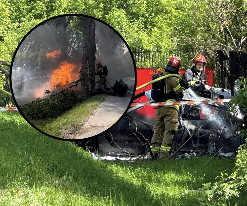 BMW uderzyło w drzewo i stanęło w ogniu. Spłonęły trzy osoby!