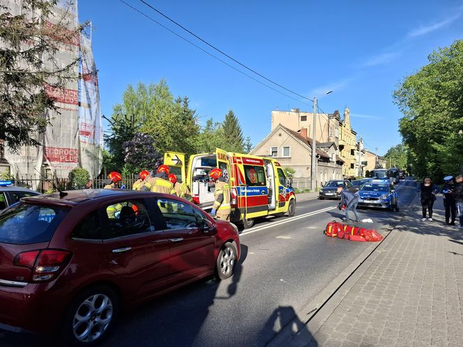 Wypadek we Wschowie. Samochód osobowy potrącil 17-letnią pieszą