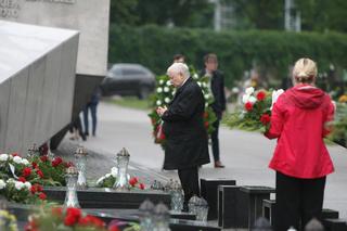 Morawiecki pod ochroną na miesięcznicy 