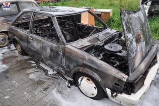 Na prywatnej posesji zdewastowali i spalili samochody. Wandale z Dęblina mieli 11 lat
